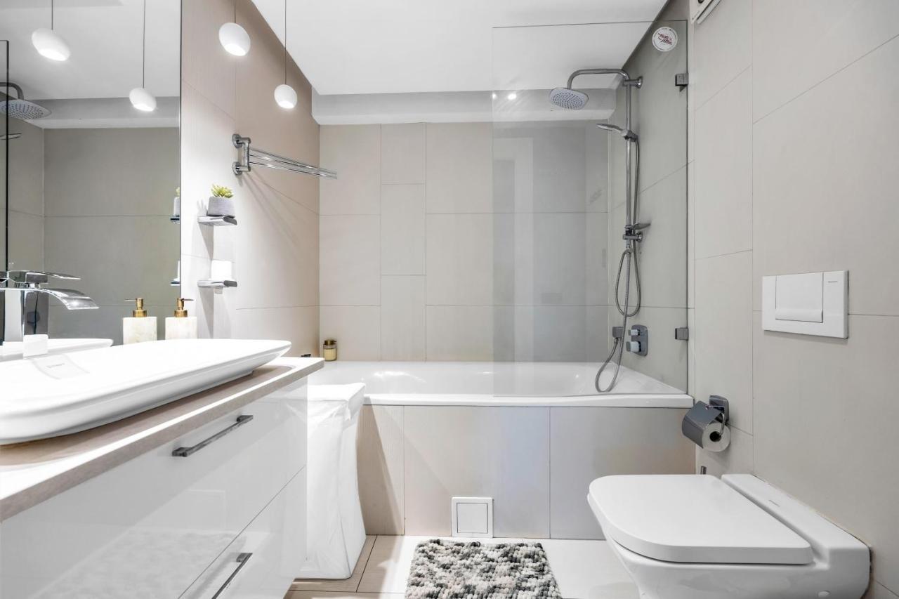 23Rd Floor 3Br Apt With Views Of Warsawa Bagian luar foto