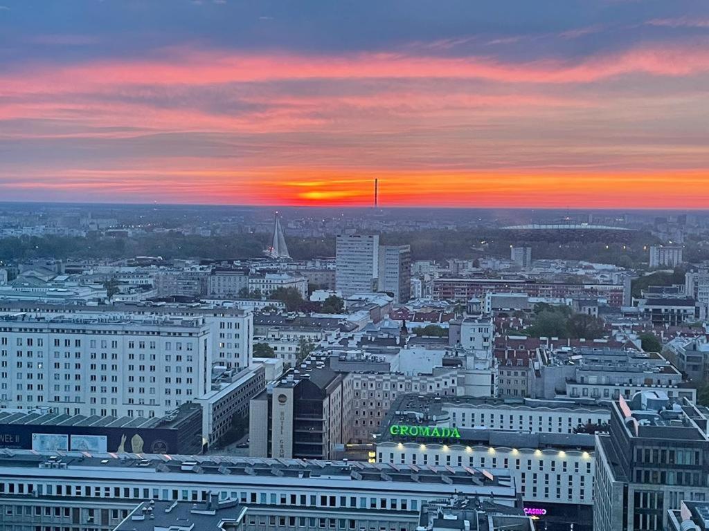 23Rd Floor 3Br Apt With Views Of Warsawa Bagian luar foto